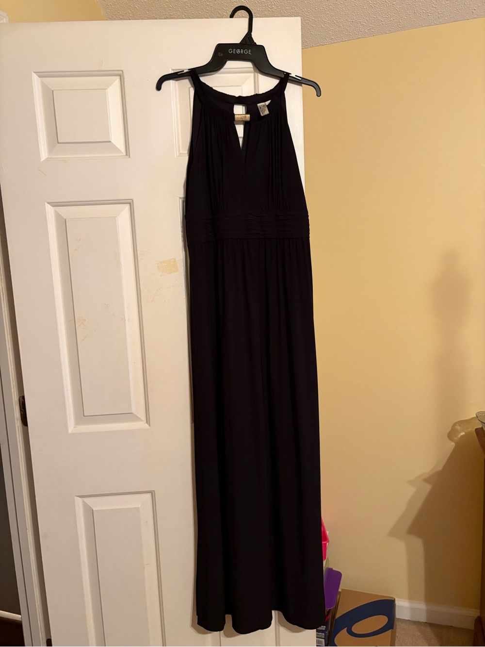 Sleeveless Floor-Length Maxi Dress in Black